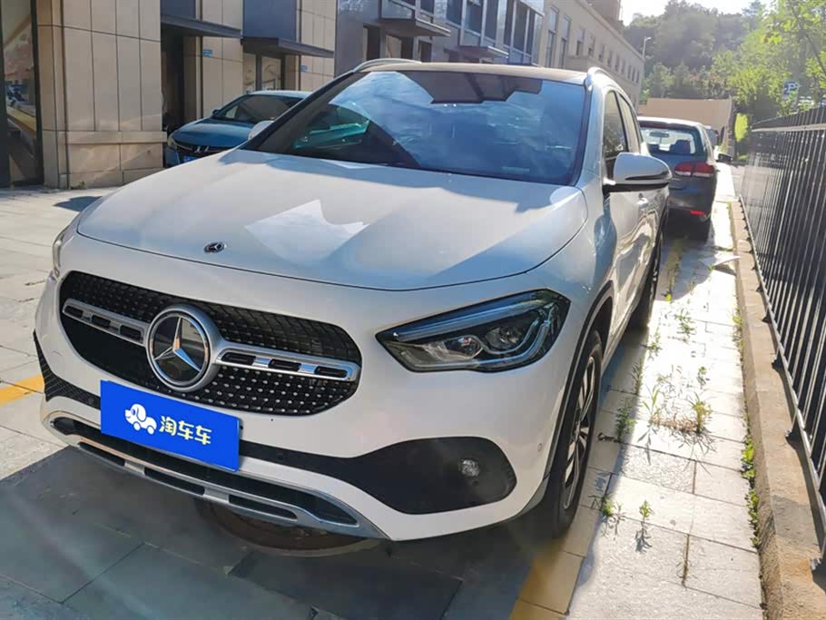 Mercedes-Benz GLA Mercedes-Benz GLA