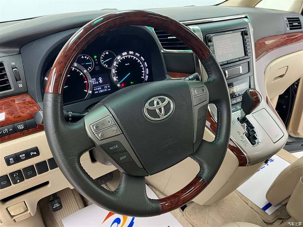 Toyota Alphard, 2011 11