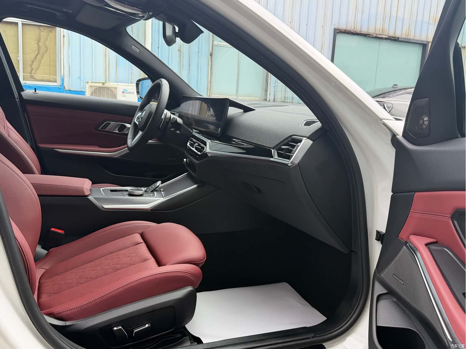 BMW 3 Series, 2025 12