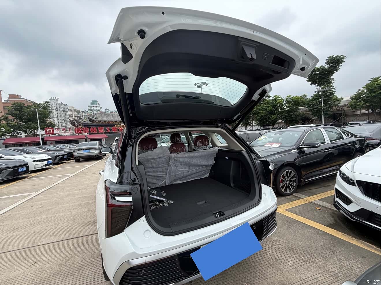Hongqi HS3, 2026 9