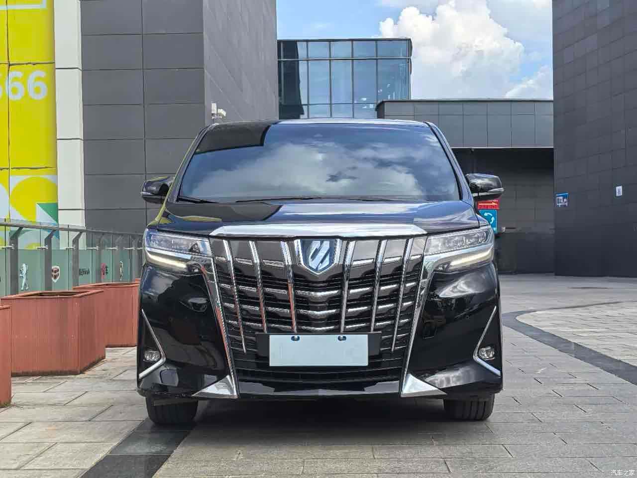 Toyota Alphard, 2022 2
