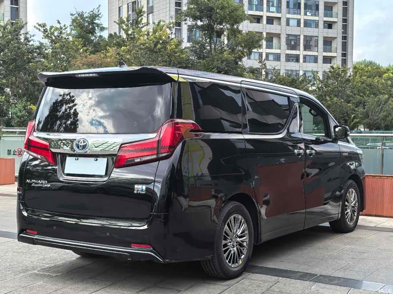 Toyota Alphard, 2022 19