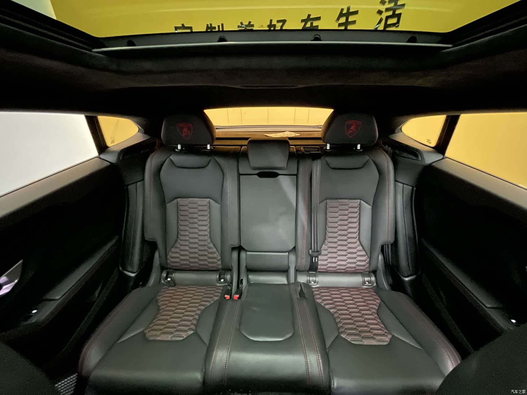 Lamborghini Urus, 2023 13