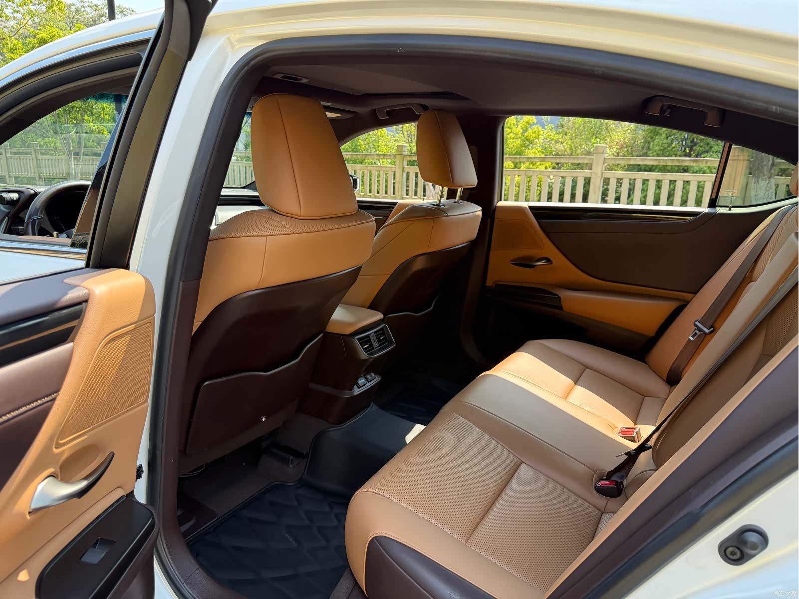 Lexus ES, 2020 11