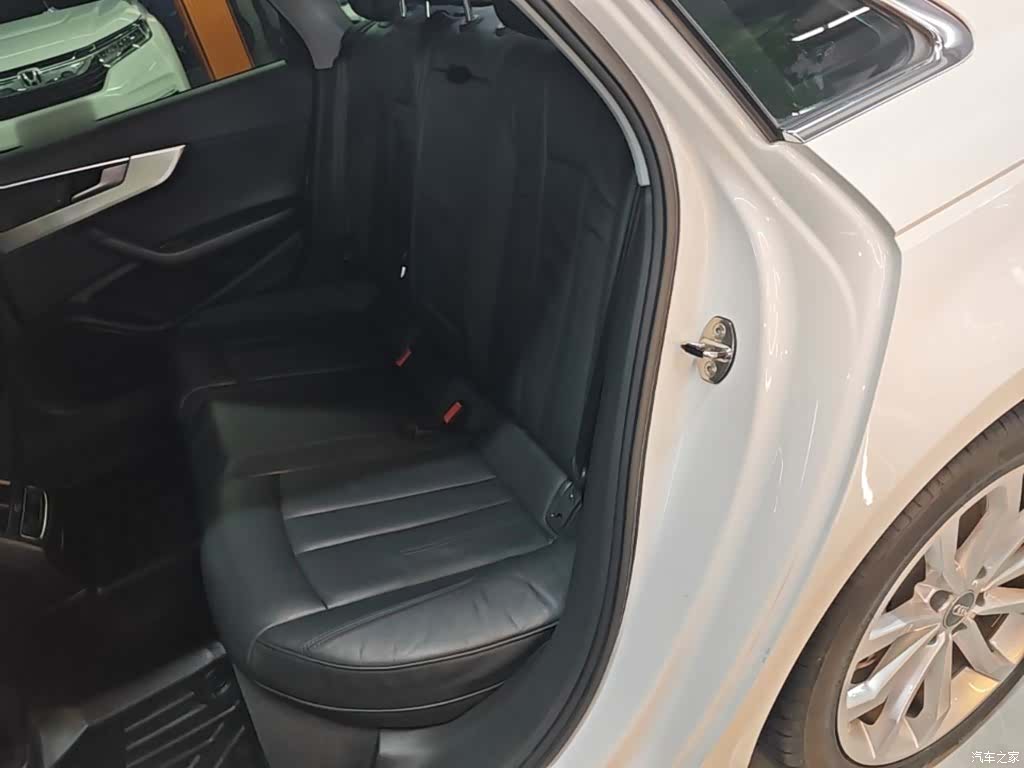 Audi A4L, 2018 17