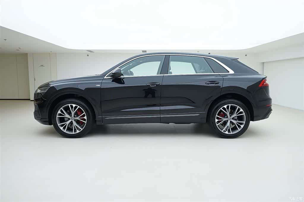 Audi Q8, 2020 3