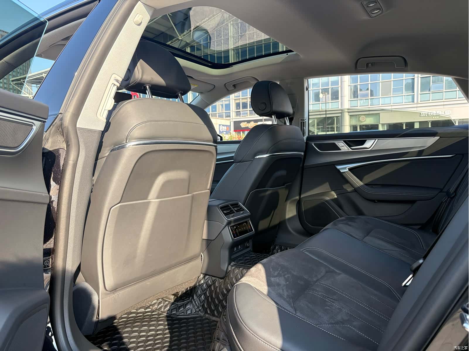 Audi A7L, 2024 4