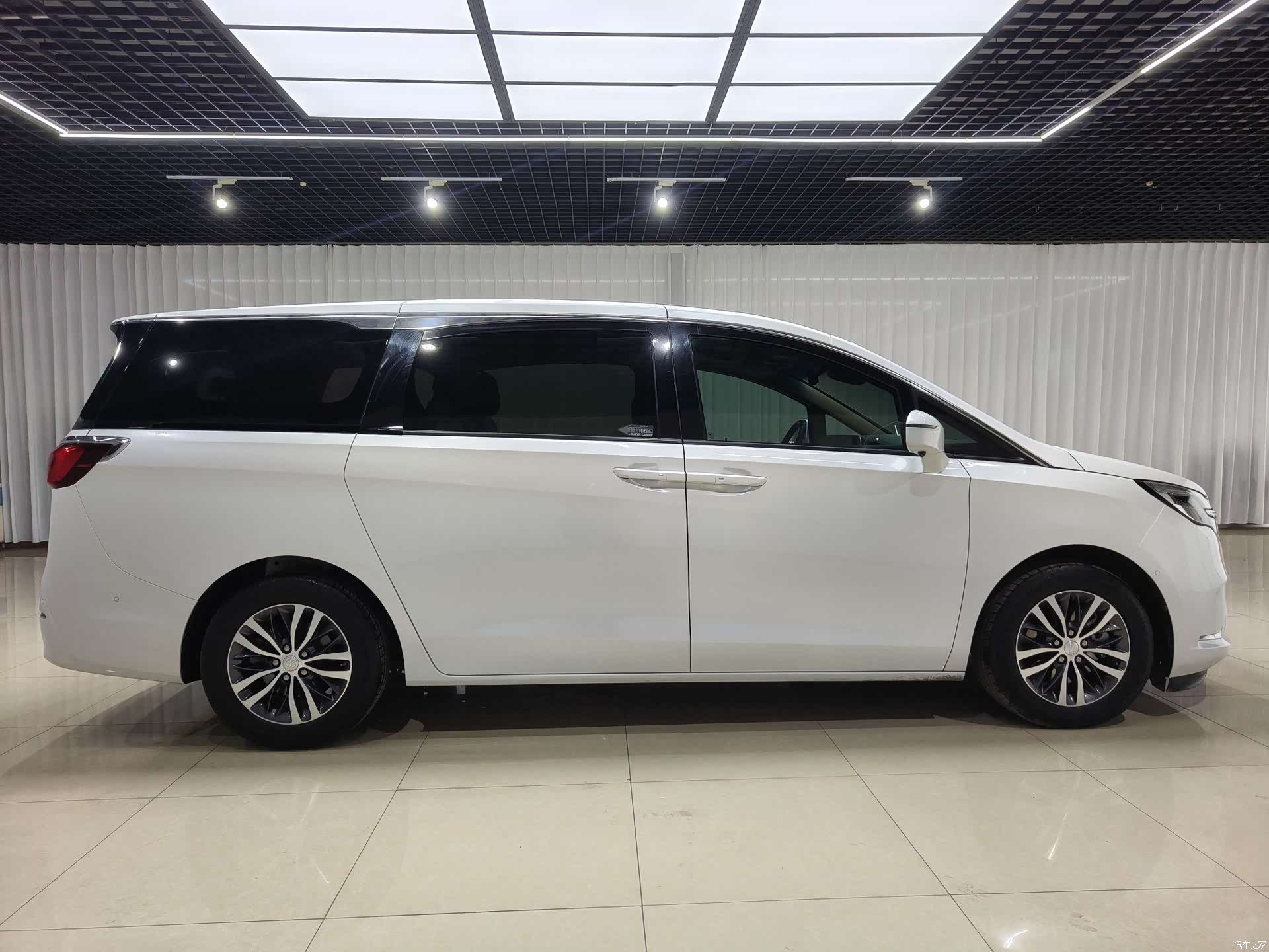 Buick GL8, 2021 4