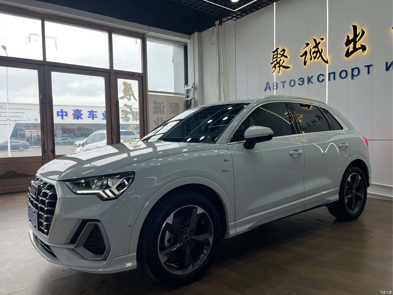 Audi Q3, 2023 1