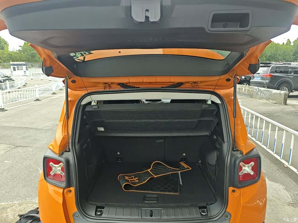 Jeep Renegade, 2019 19