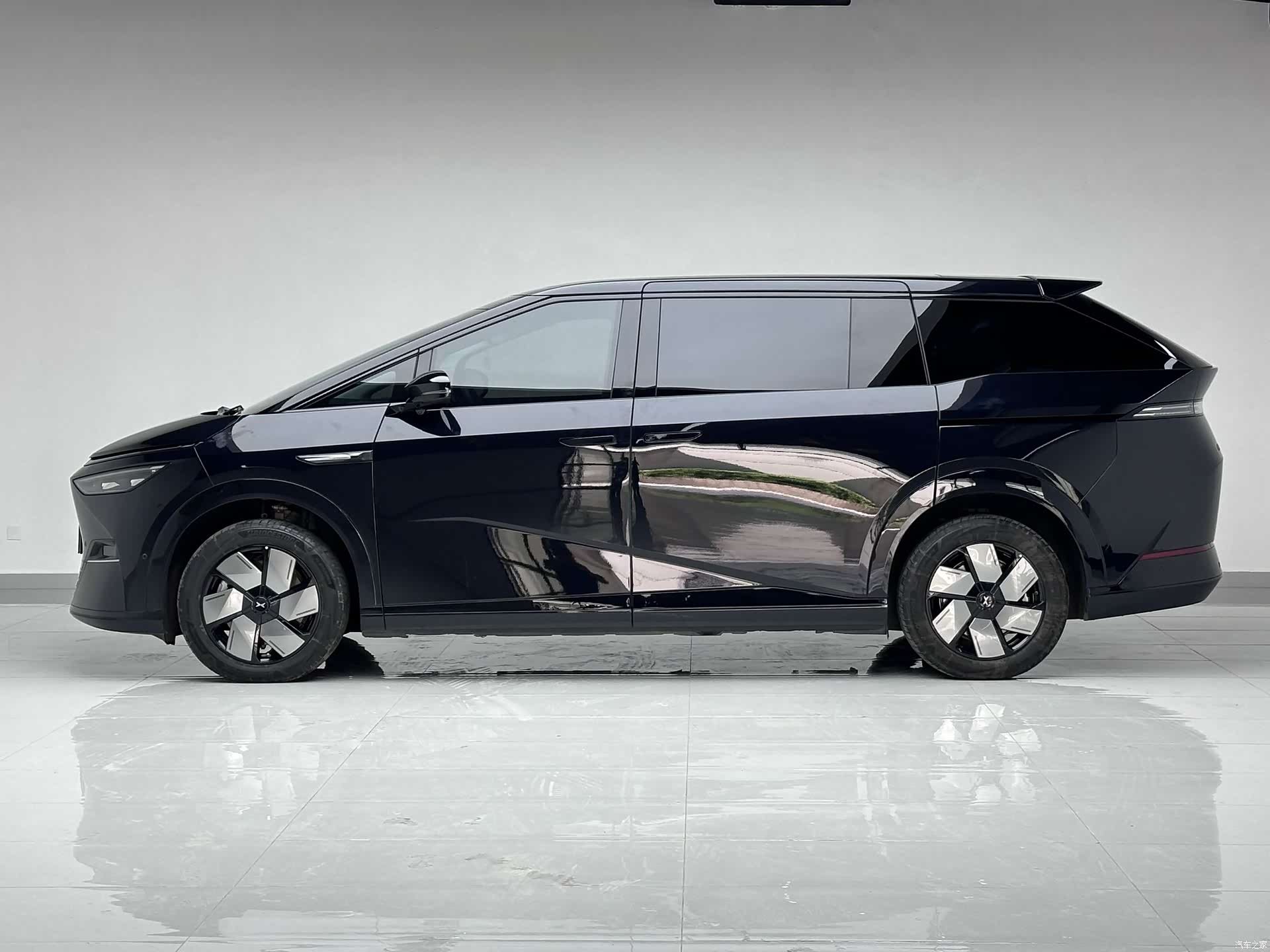 Xpeng X9, 2025 6