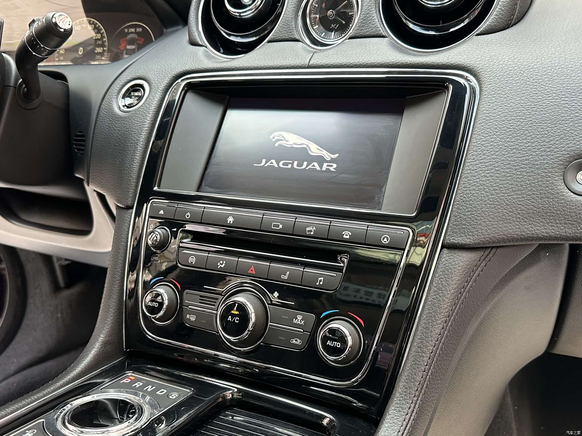Jaguar XJ, 2018 12