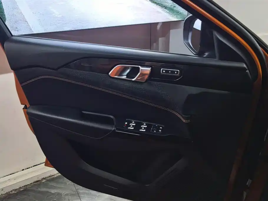 Lynk & Co 02 Hatchback