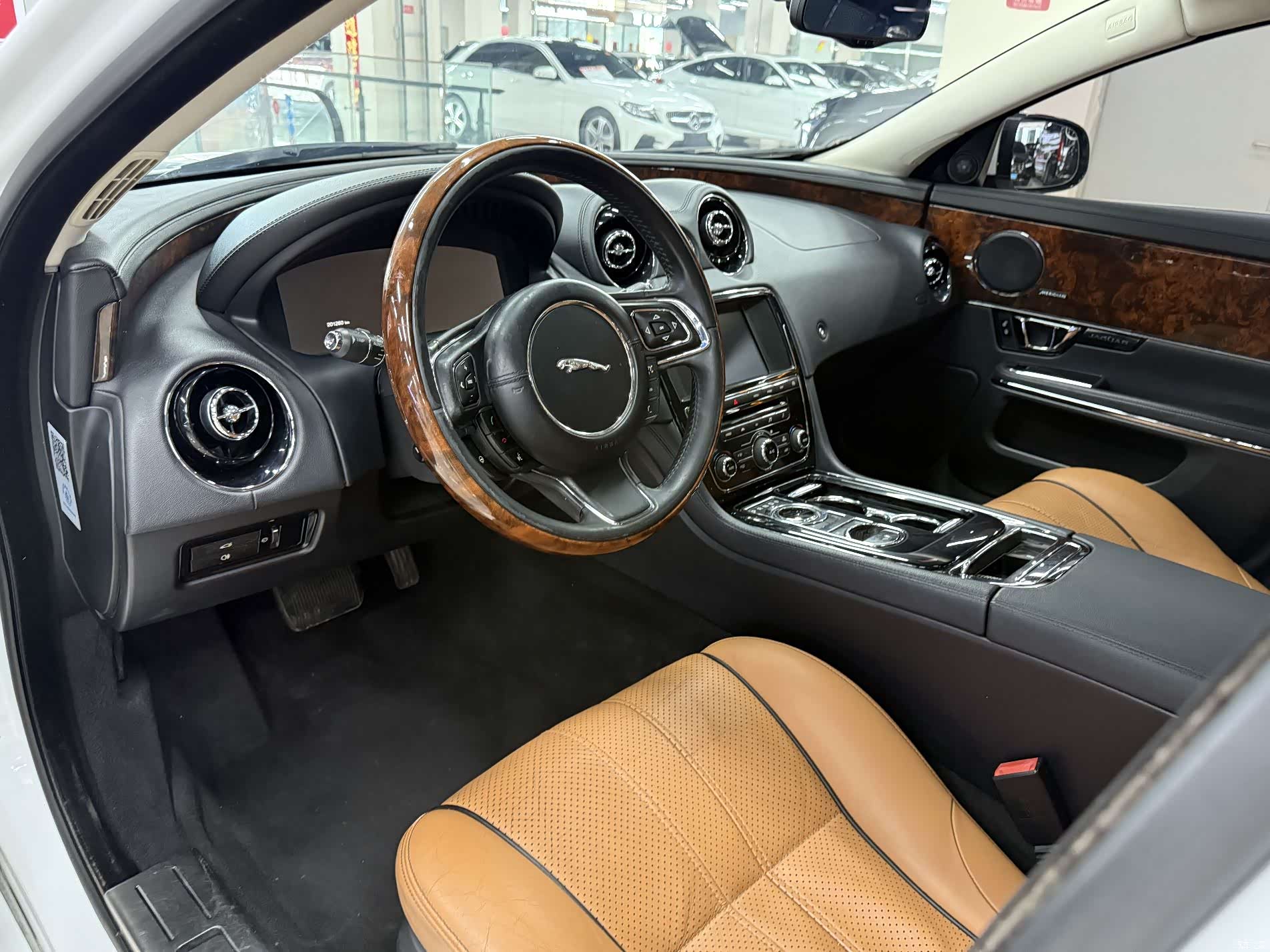 Jaguar XJ, 2015 все фото