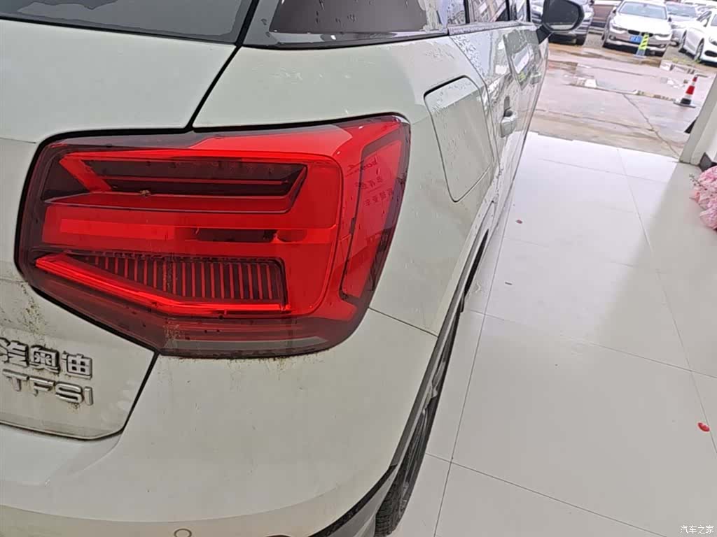 Audi Q2L, 2019 8