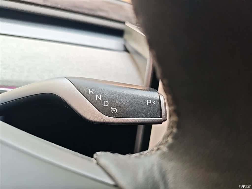 Tesla Model Y, 2024 14