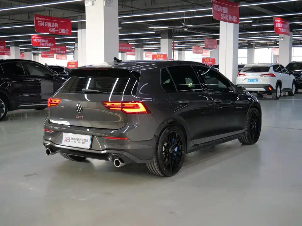 Volkswagen Golf GTI