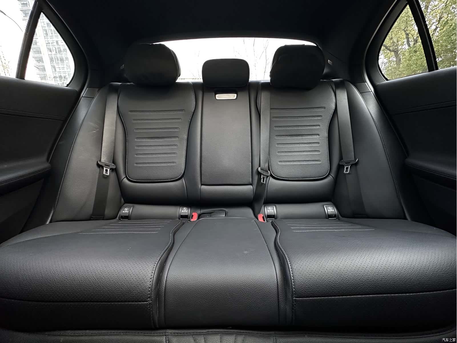 Mercedes-Benz C-Class, 2025 14
