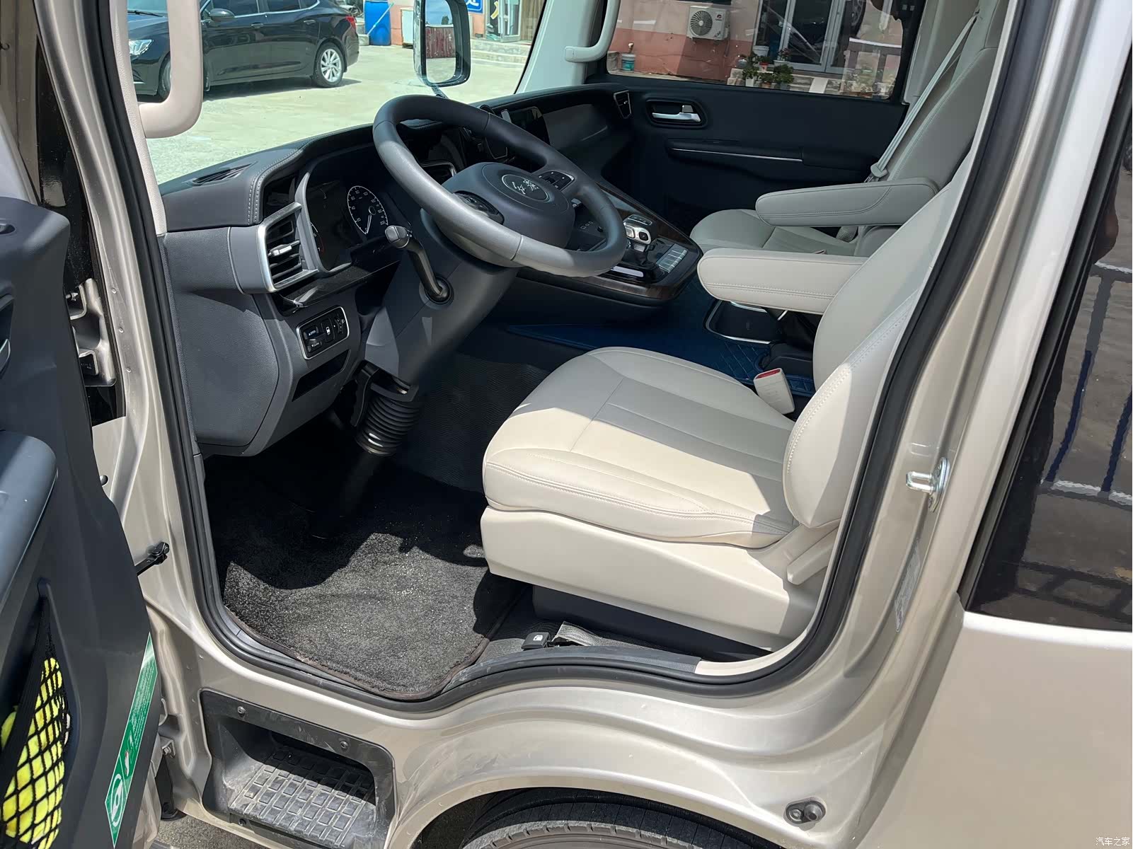 Hongqi 17, 2025 11