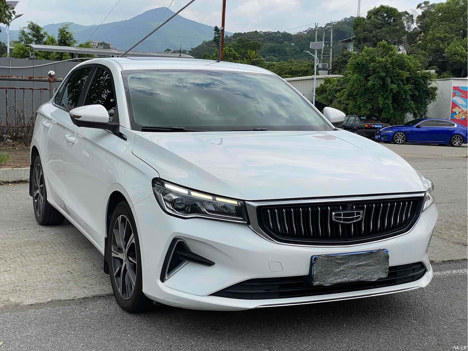 Geely Emgrand, 2022 3