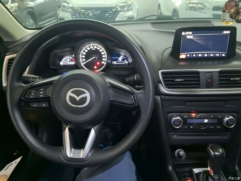 Mazda Mazda3, 2018 10