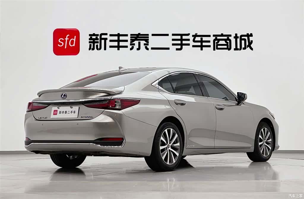 Lexus ES, 2021 все фото