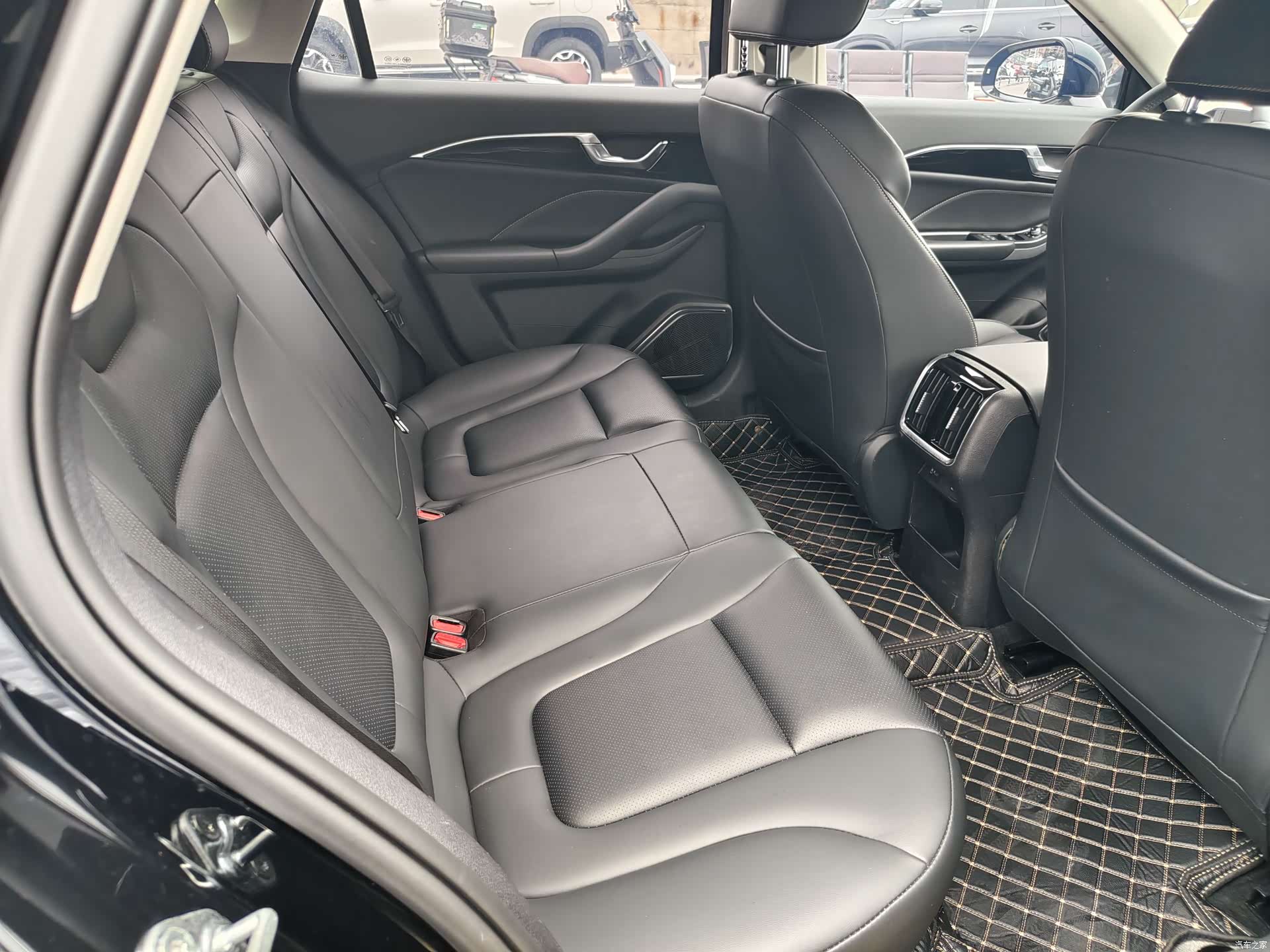 Bestune B70, 2023 10