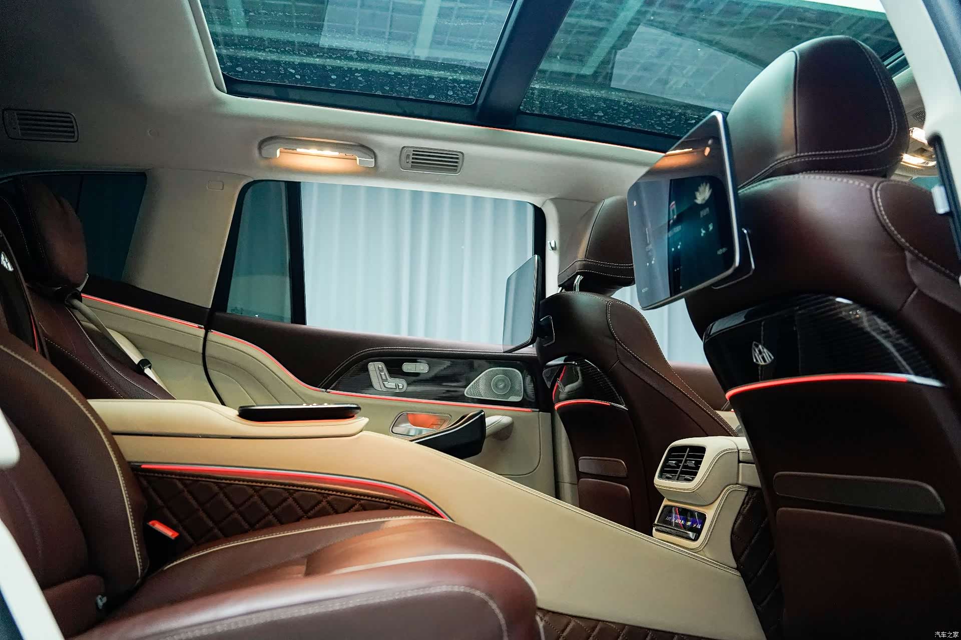 Maybach GLS, 2021 11