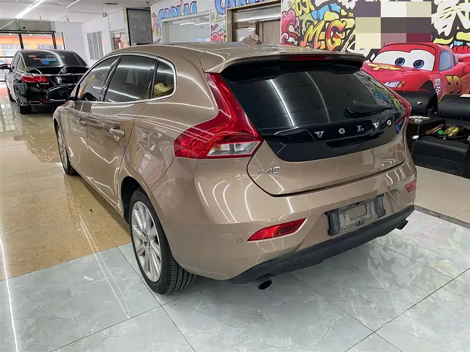Volvo V40