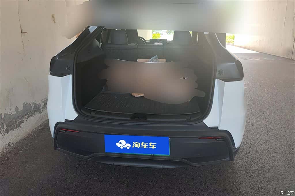 Tesla Model Y, 2025 4