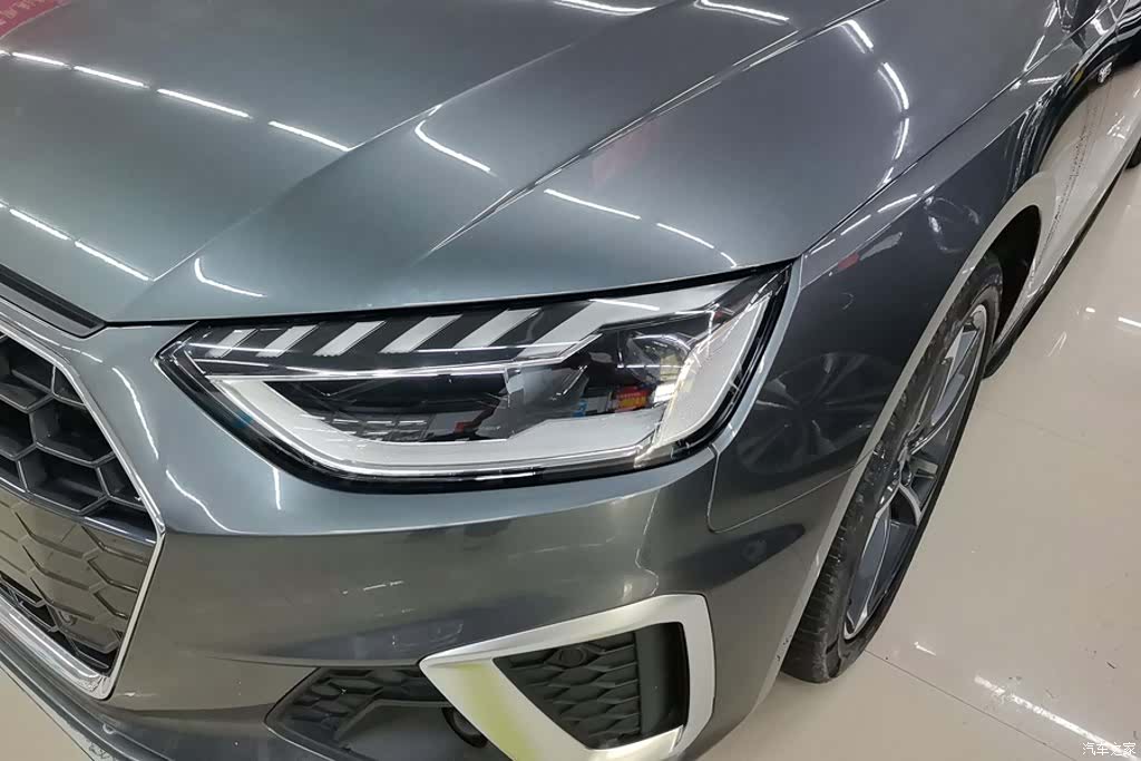 Audi A4L, 2022 все фото