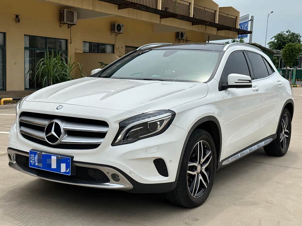 Mercedes-Benz GLA Mercedes-Benz GLA