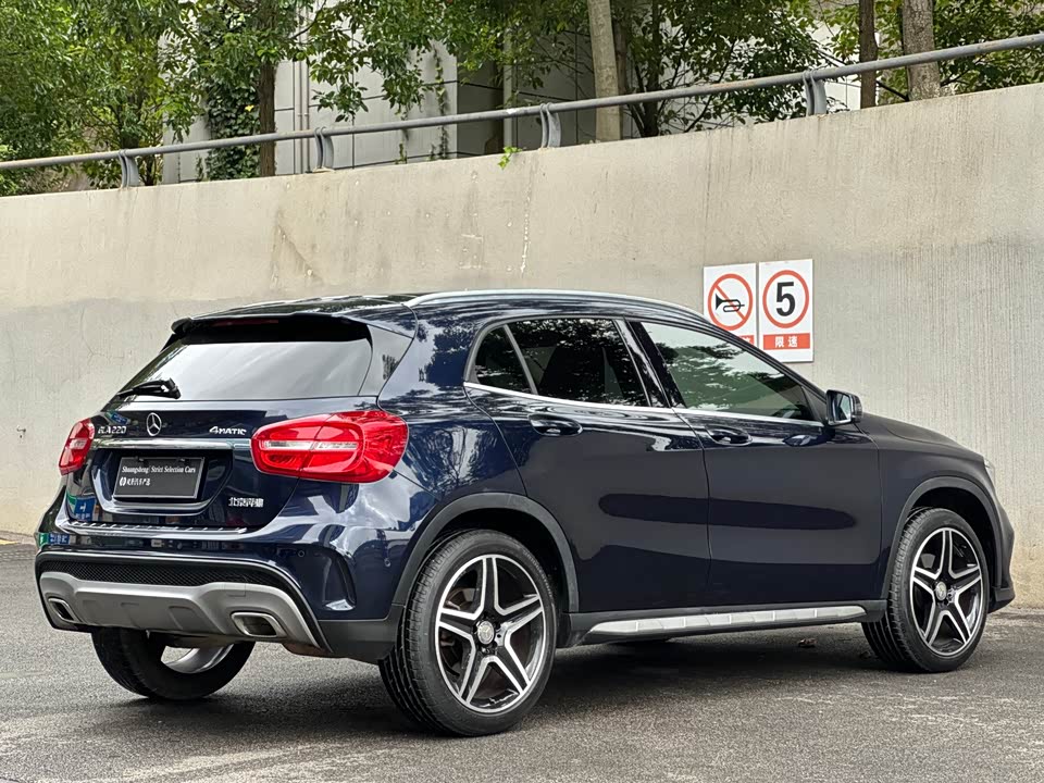Mercedes-Benz GLA Mercedes-Benz GLA