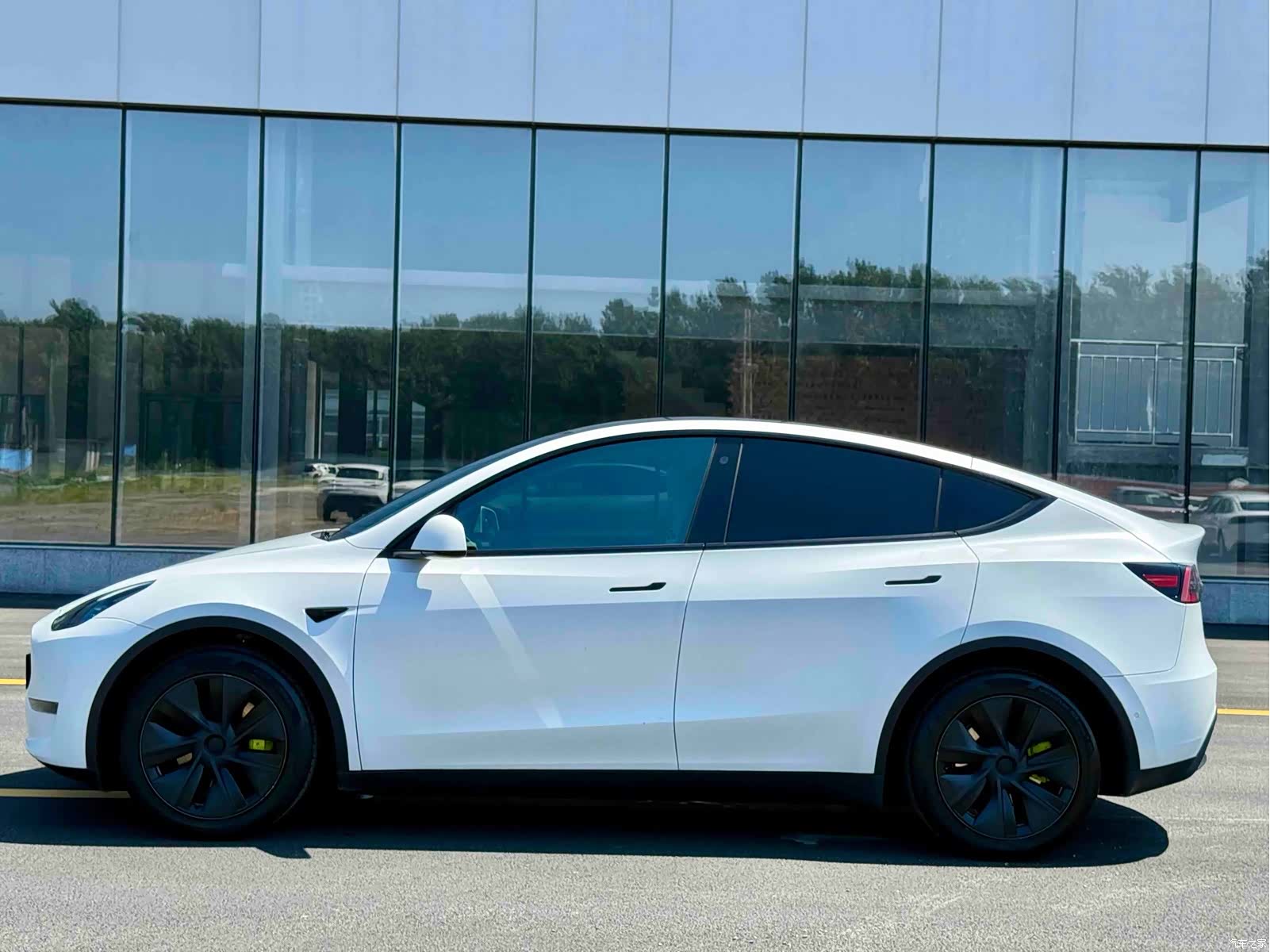 Tesla Model Y, 2023 3