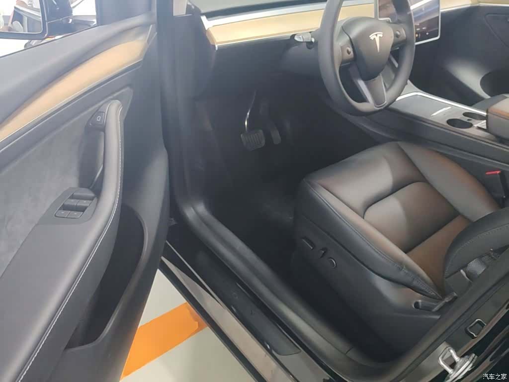 Tesla Model Y, 2023 16