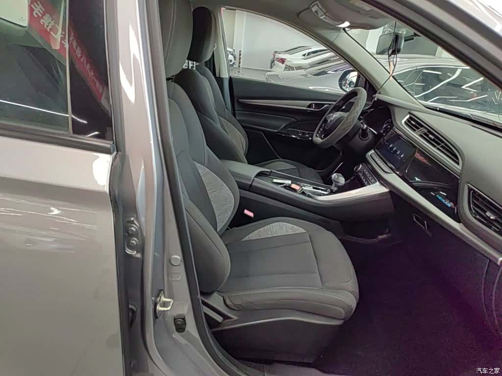 DongFeng AX7, 2020 25