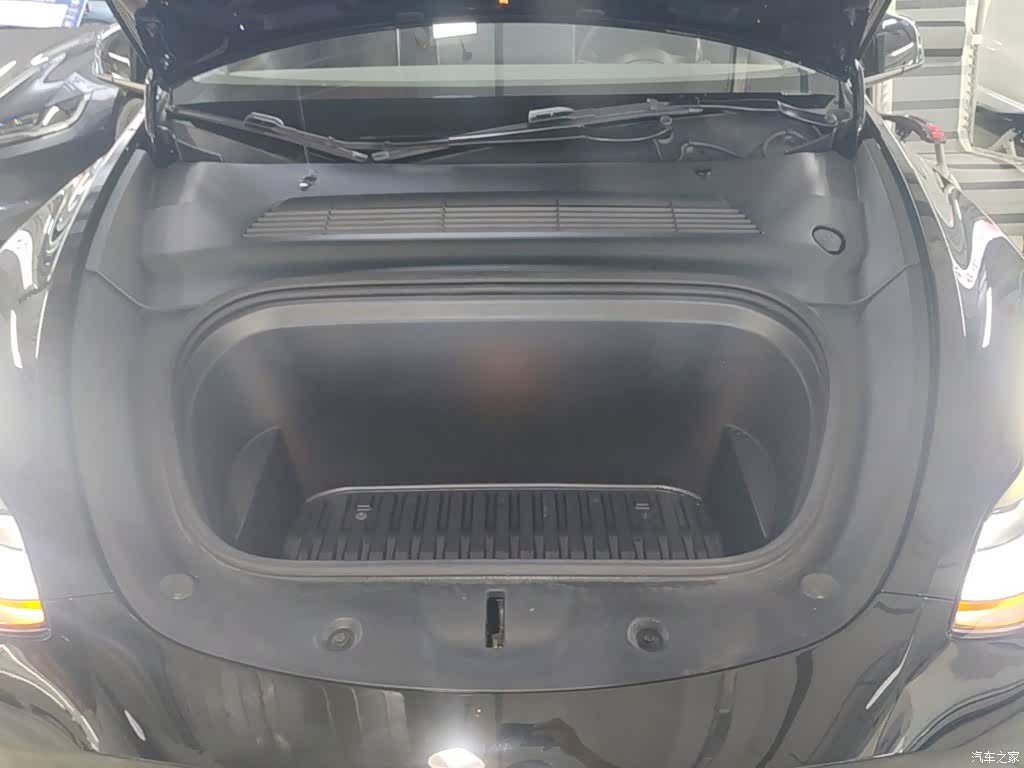 Tesla Model Y, 2023 20