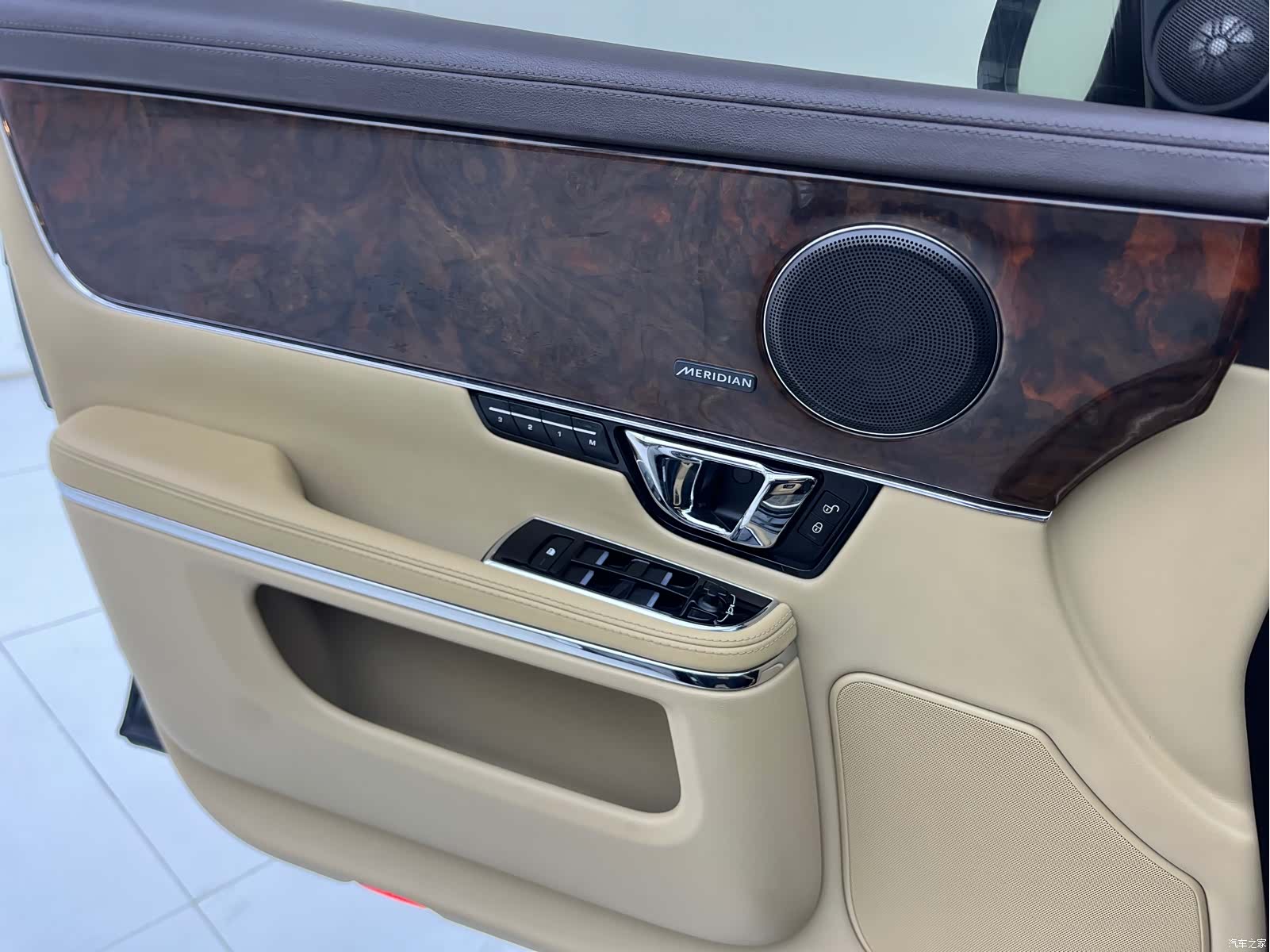 Jaguar XJ, 2015 10