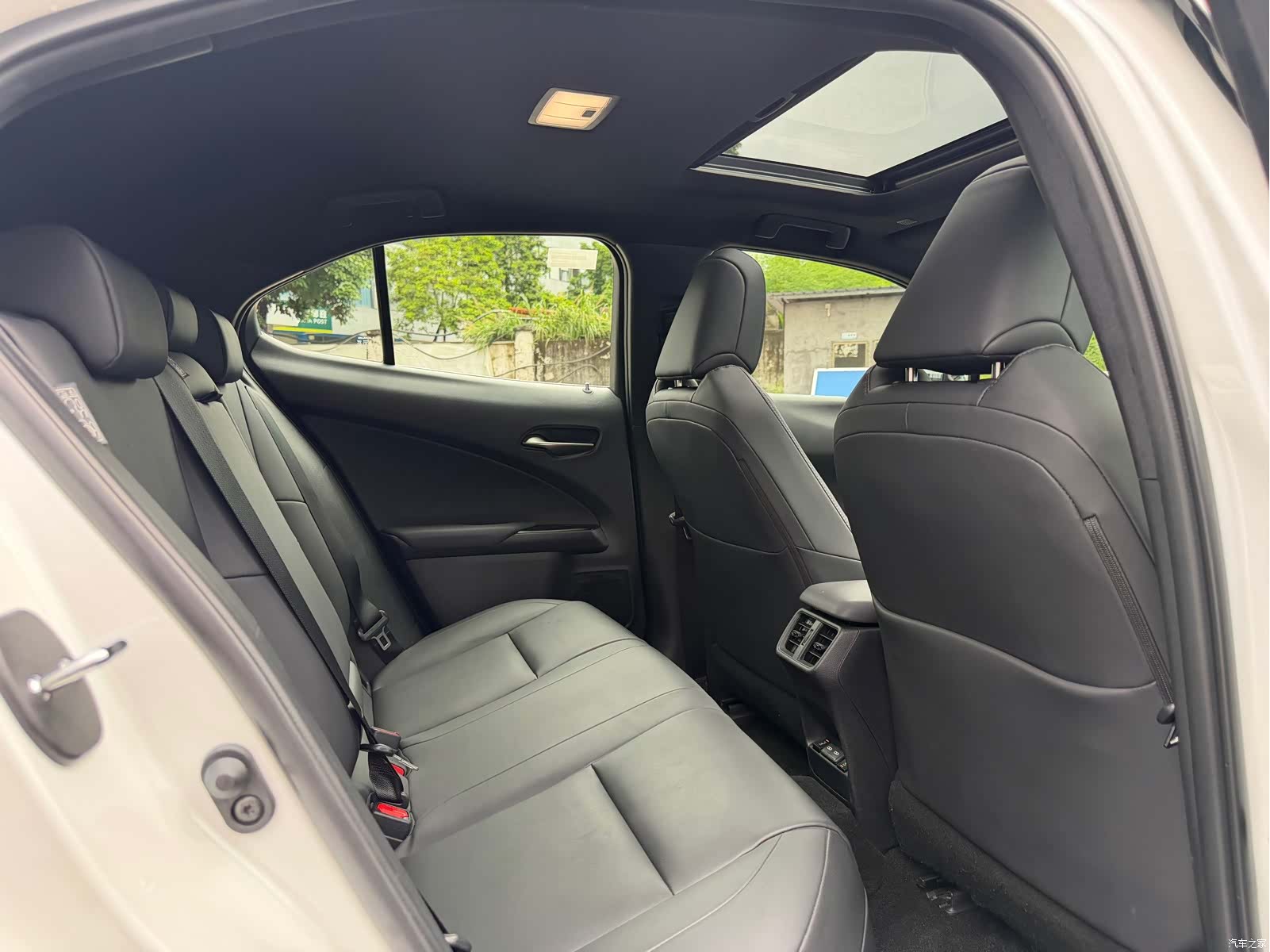 Lexus UX, 2022 9