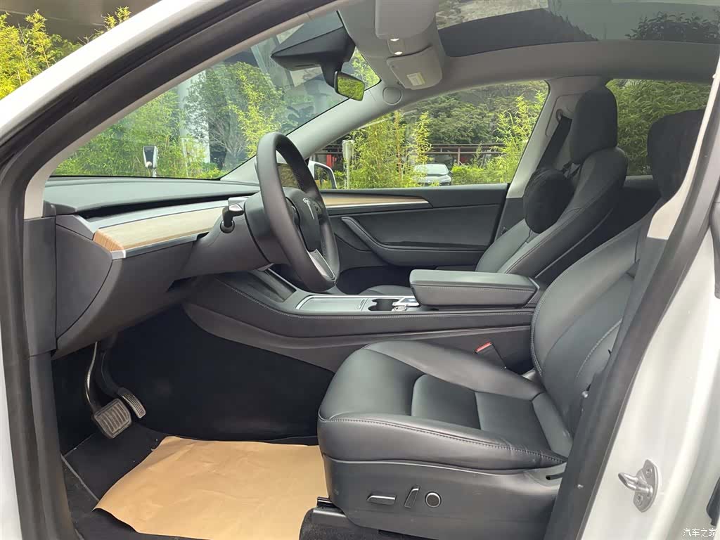 Tesla Model Y, 2022 7