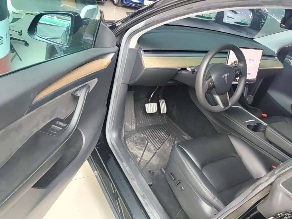 Tesla Model Y, 2022 16
