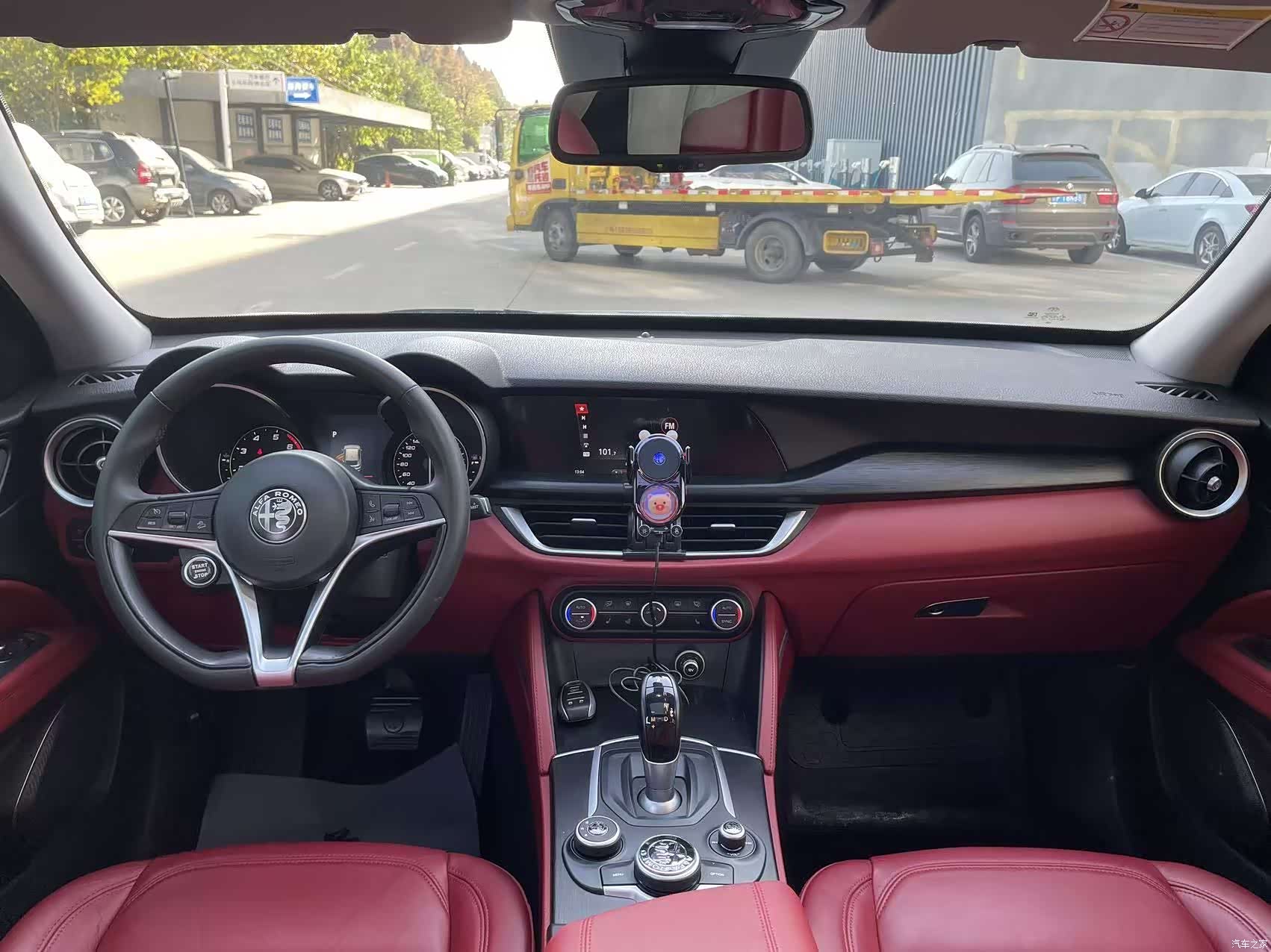 Alfa Romeo Stelvio, 2019 14