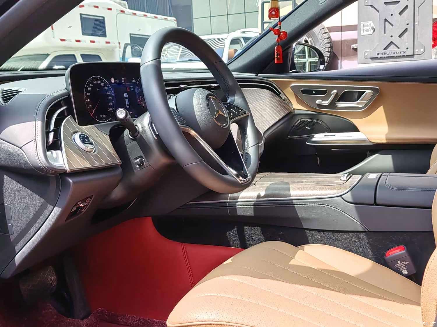 Mercedes-Benz E-Class, 2024 4