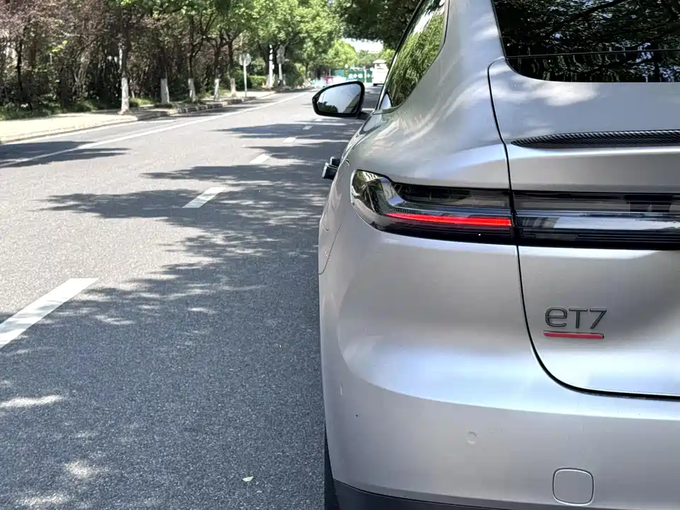 NIO ET7