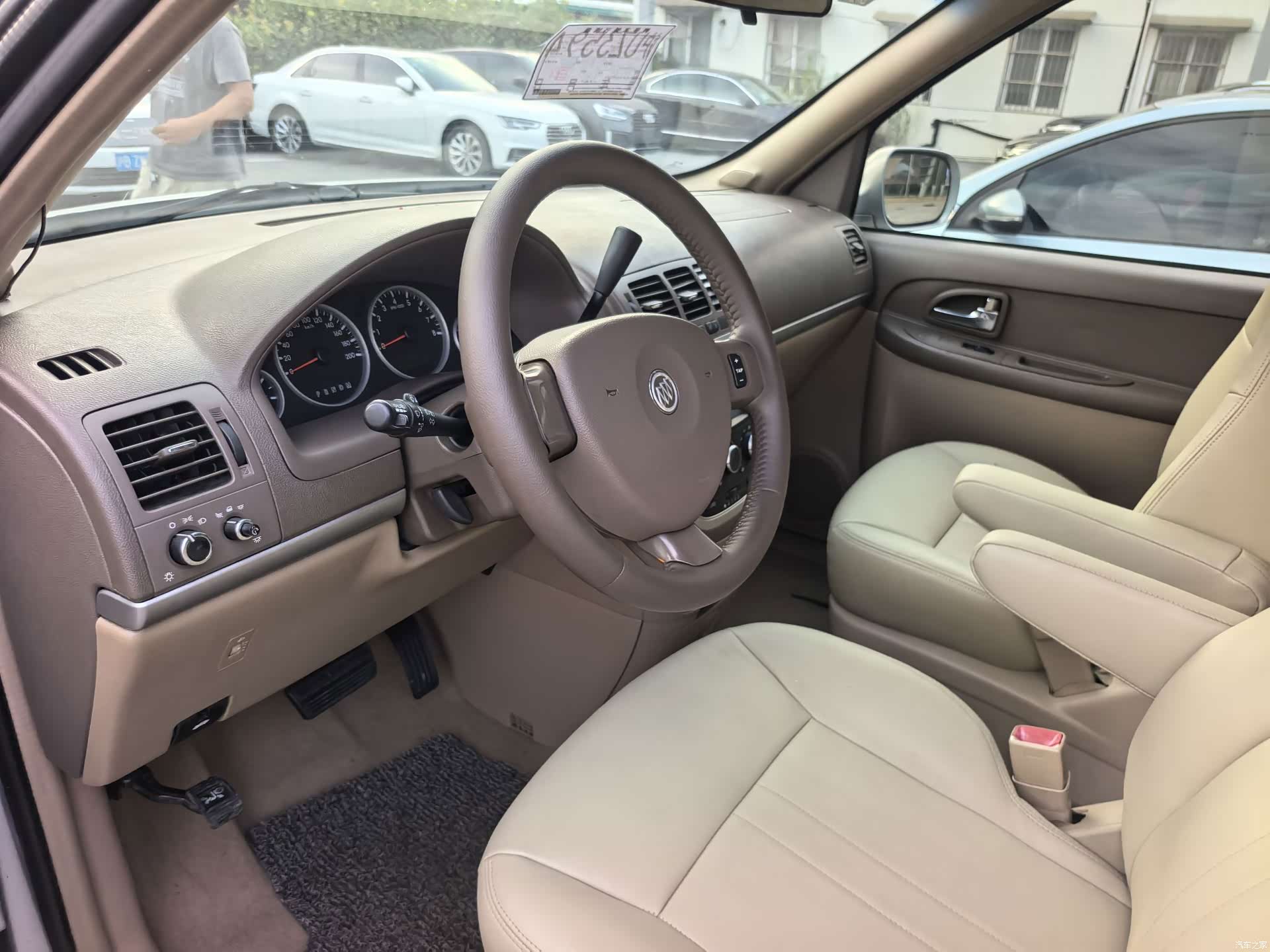 Buick GL8, 2013 8