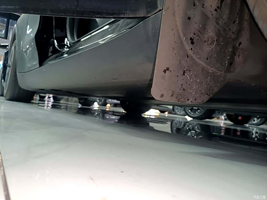 Tesla Model Y, 2023 21
