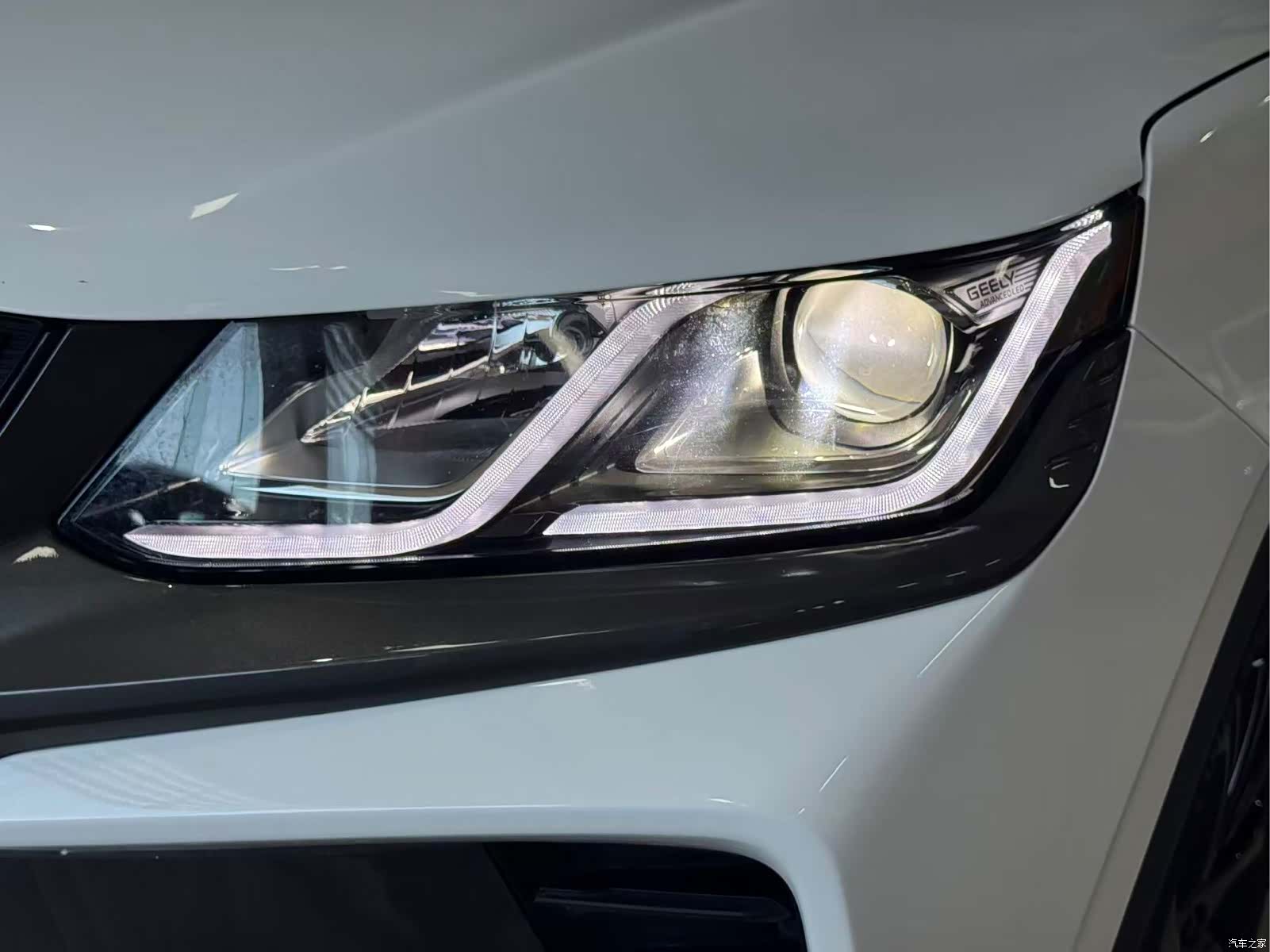 Geely Coolray, 2022 15