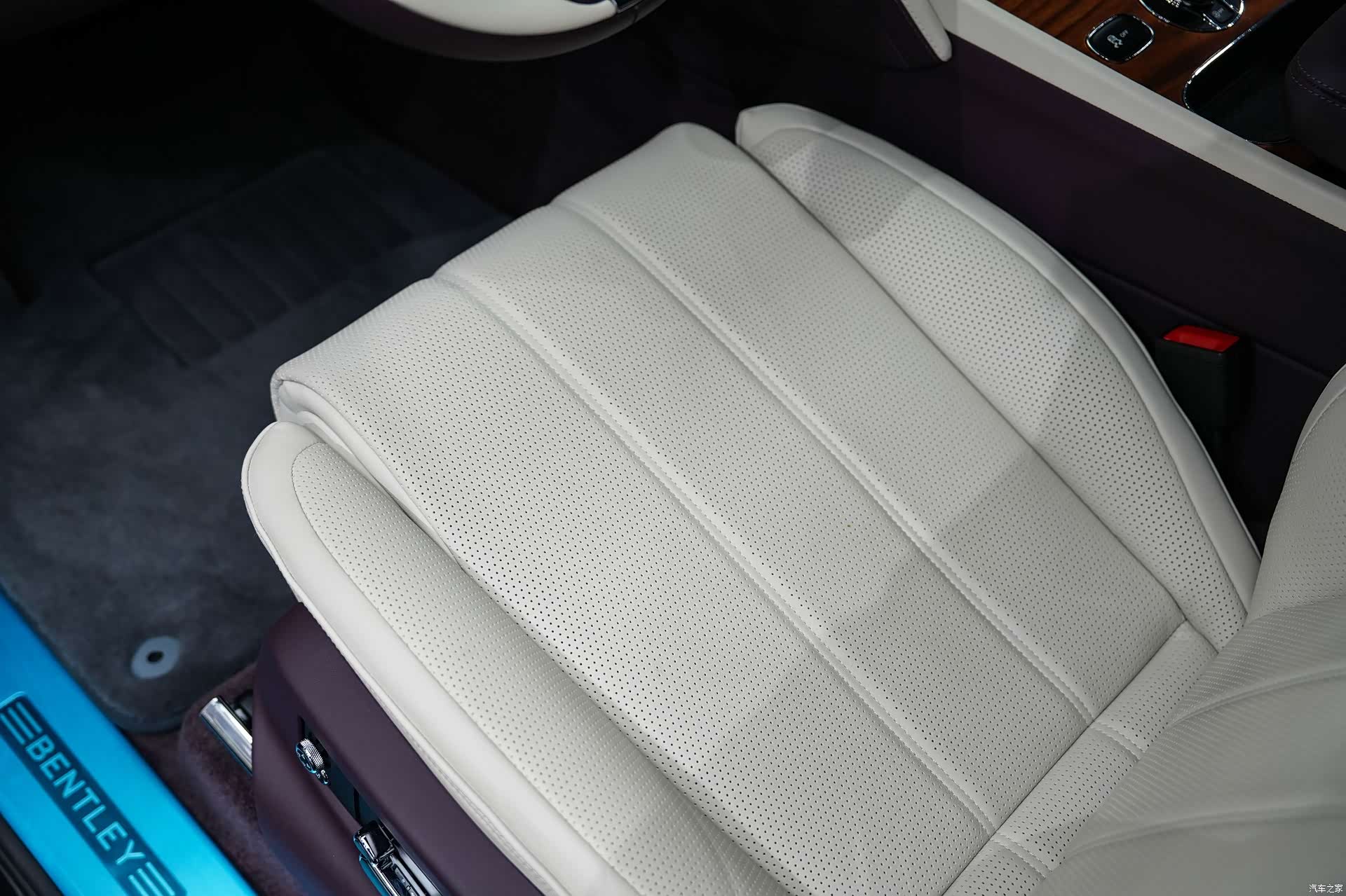 Bentley Bentayga, 2023 17