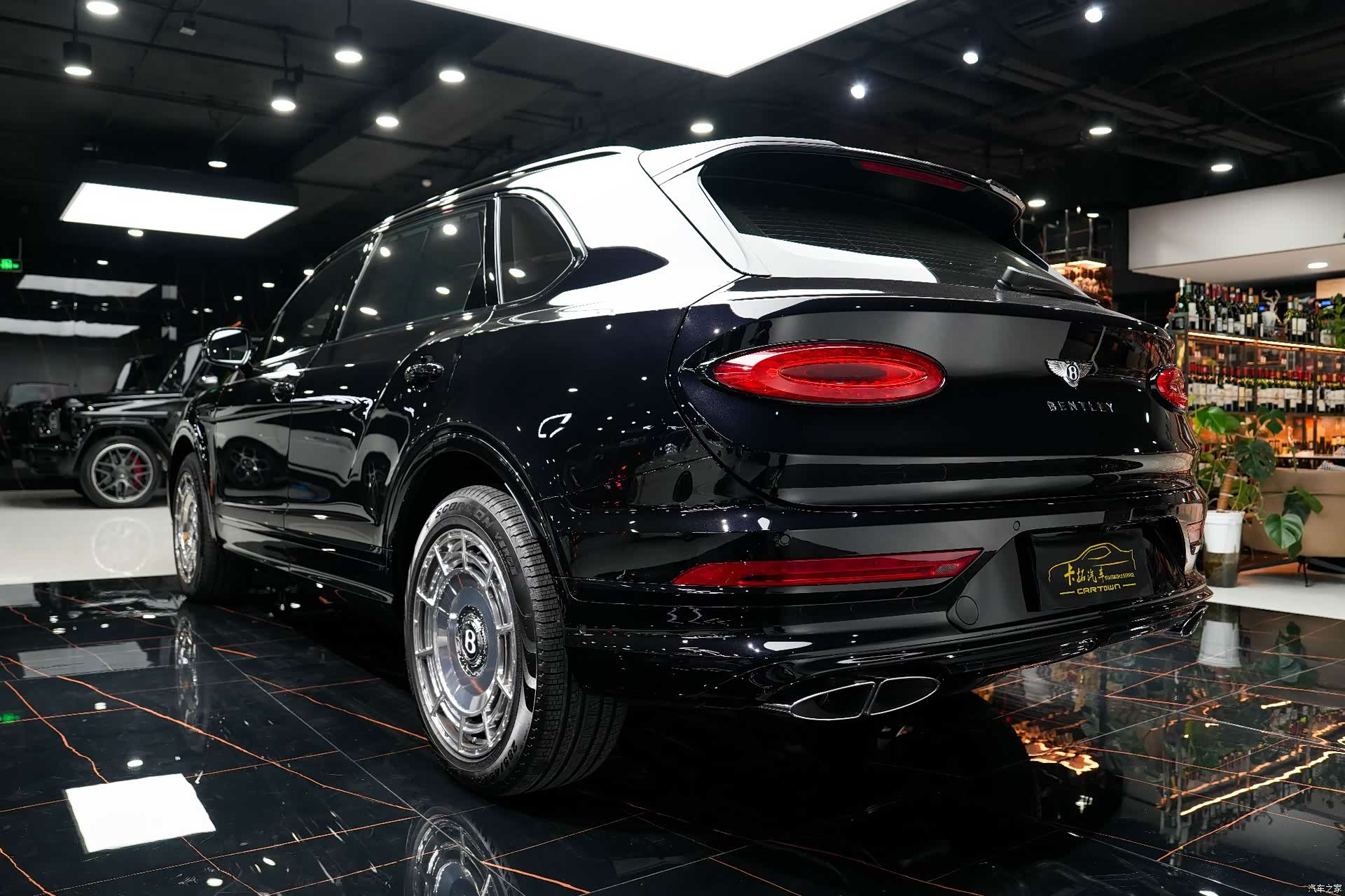 Bentley Bentayga, 2023 все фото