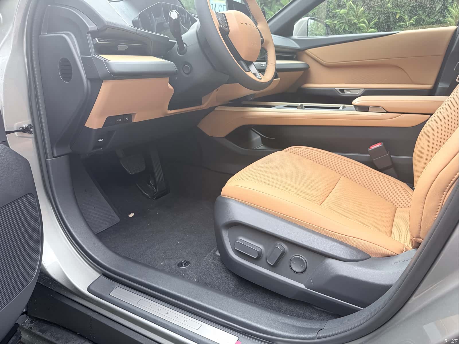 Lexus ES, 2026 4